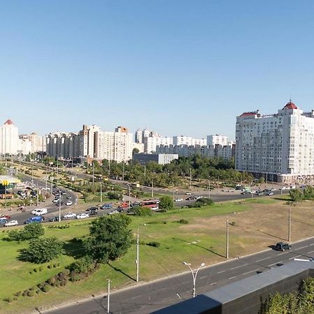 Stylish Panoramic Apartments. Smartplaza. Metro Minskaya Kyiv Exterior photo