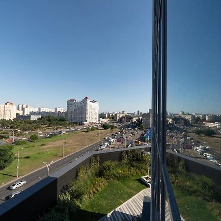 Stylish Panoramic Apartments. Smartplaza. Metro Minskaya Kyiv Exterior photo