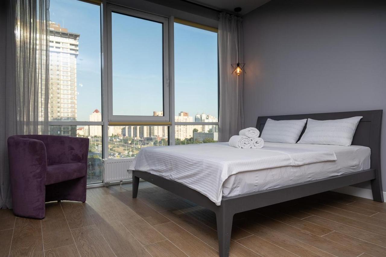 Stylish Panoramic Apartments. Smartplaza. Metro Minskaya Kyiv Exterior photo