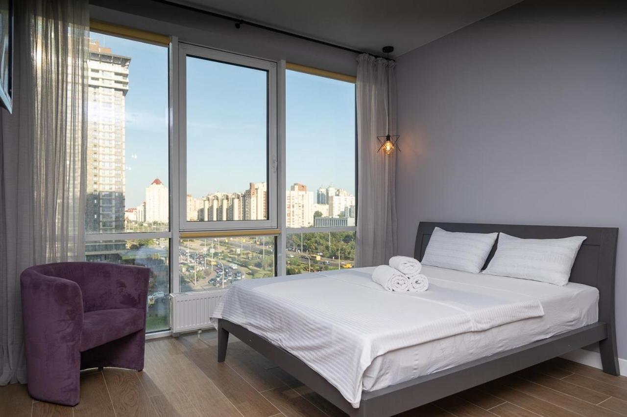 Stylish Panoramic Apartments. Smartplaza. Metro Minskaya Kyiv Exterior photo