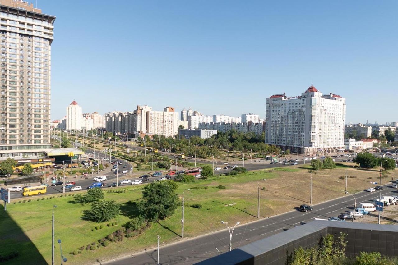 Stylish Panoramic Apartments. Smartplaza. Metro Minskaya Kyiv Exterior photo