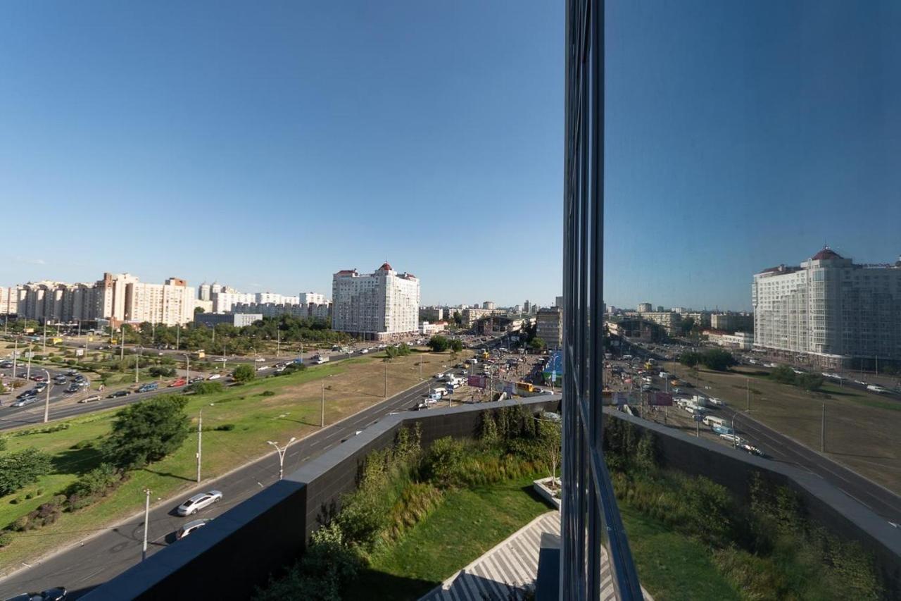 Stylish Panoramic Apartments. Smartplaza. Metro Minskaya Kyiv Exterior photo